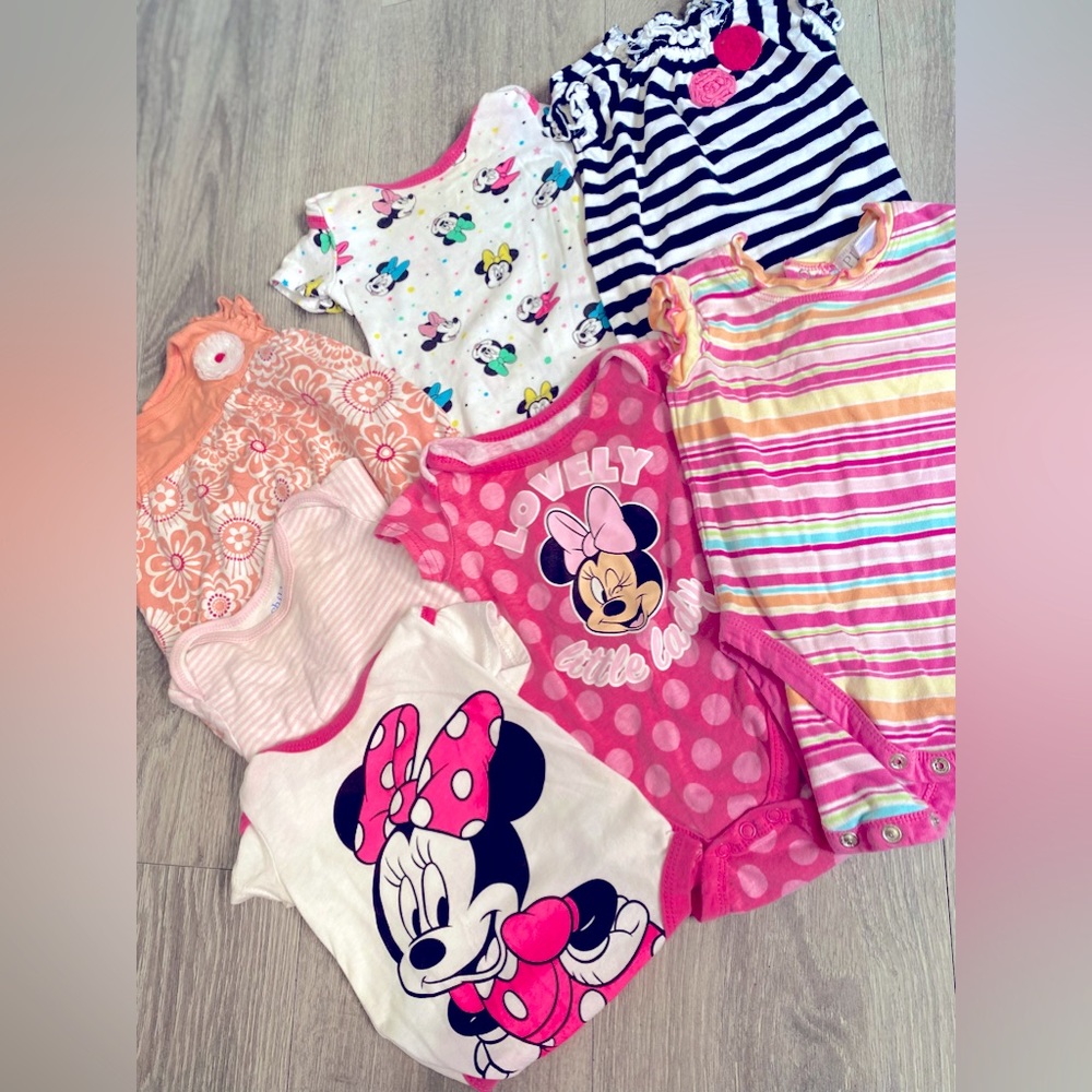 3-6 Months Minnie Mouse & assorted short sleeve onesies. 7 pieces 🌈 Disney!